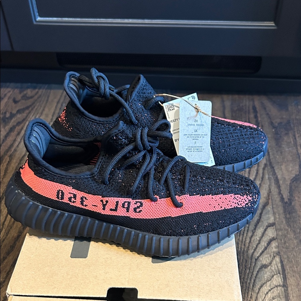 Yeezy Black and Red Boost 350 - Picture 4 of 4